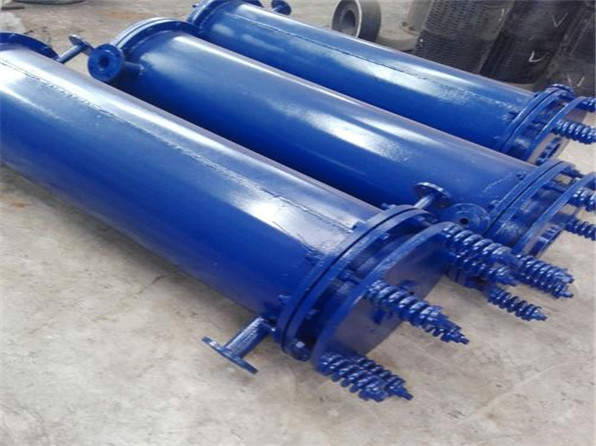 某大学学生到厂参观交流学习