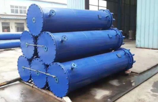 石墨设备装车完毕准备发货